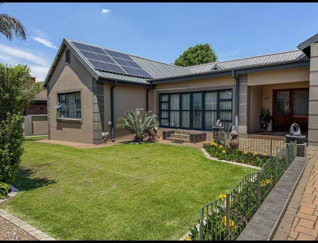 3 BEDROOM HOUSE FOR SALE IN MIDSTREAM ESTATE